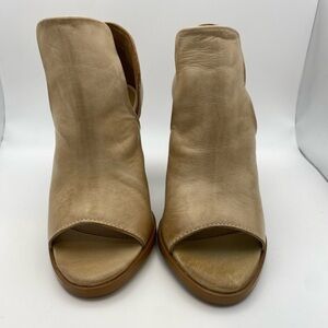 Diba True Ivy stacked block heel pull on boogie size 6 in tan, new